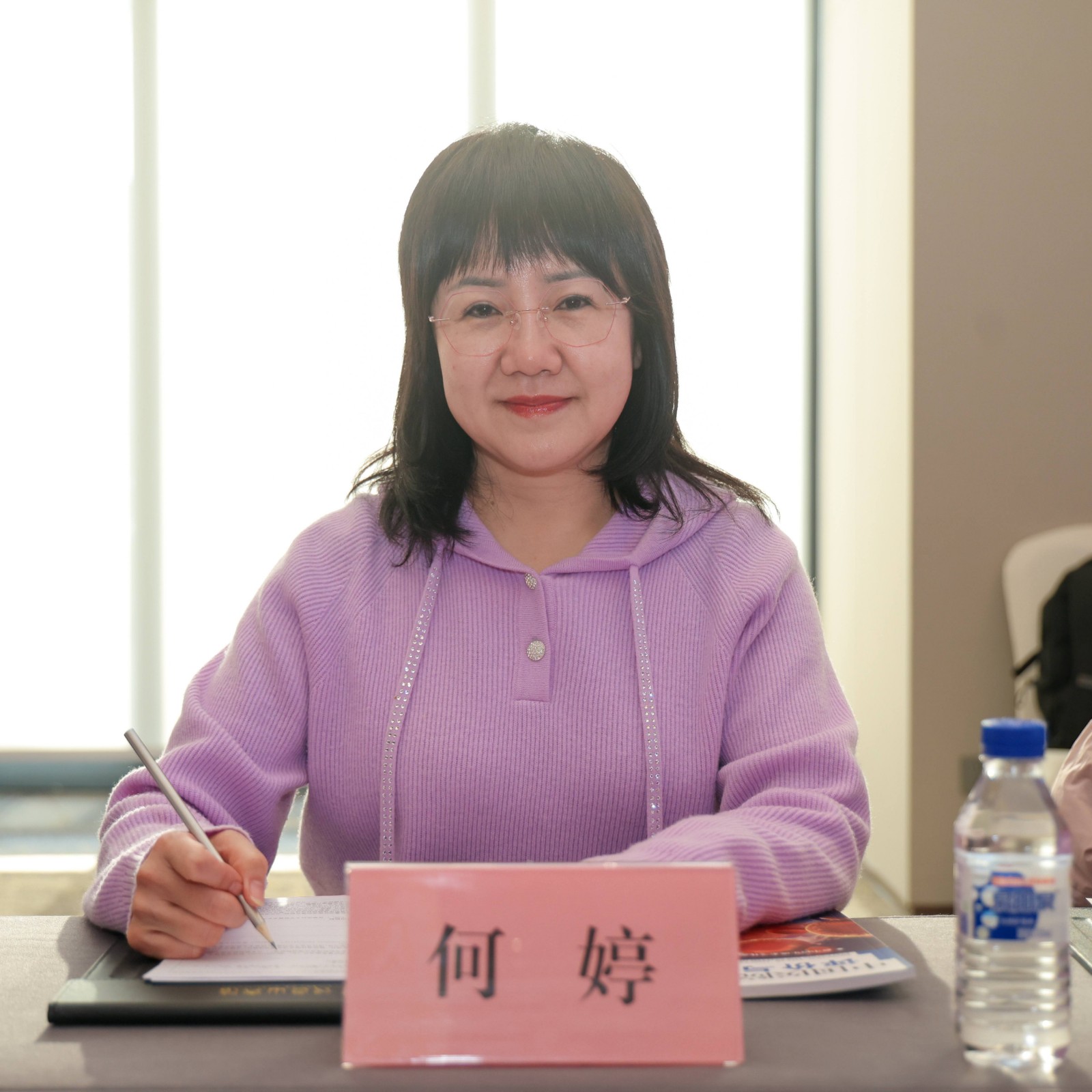 何婷.jpg 何婷.jpg